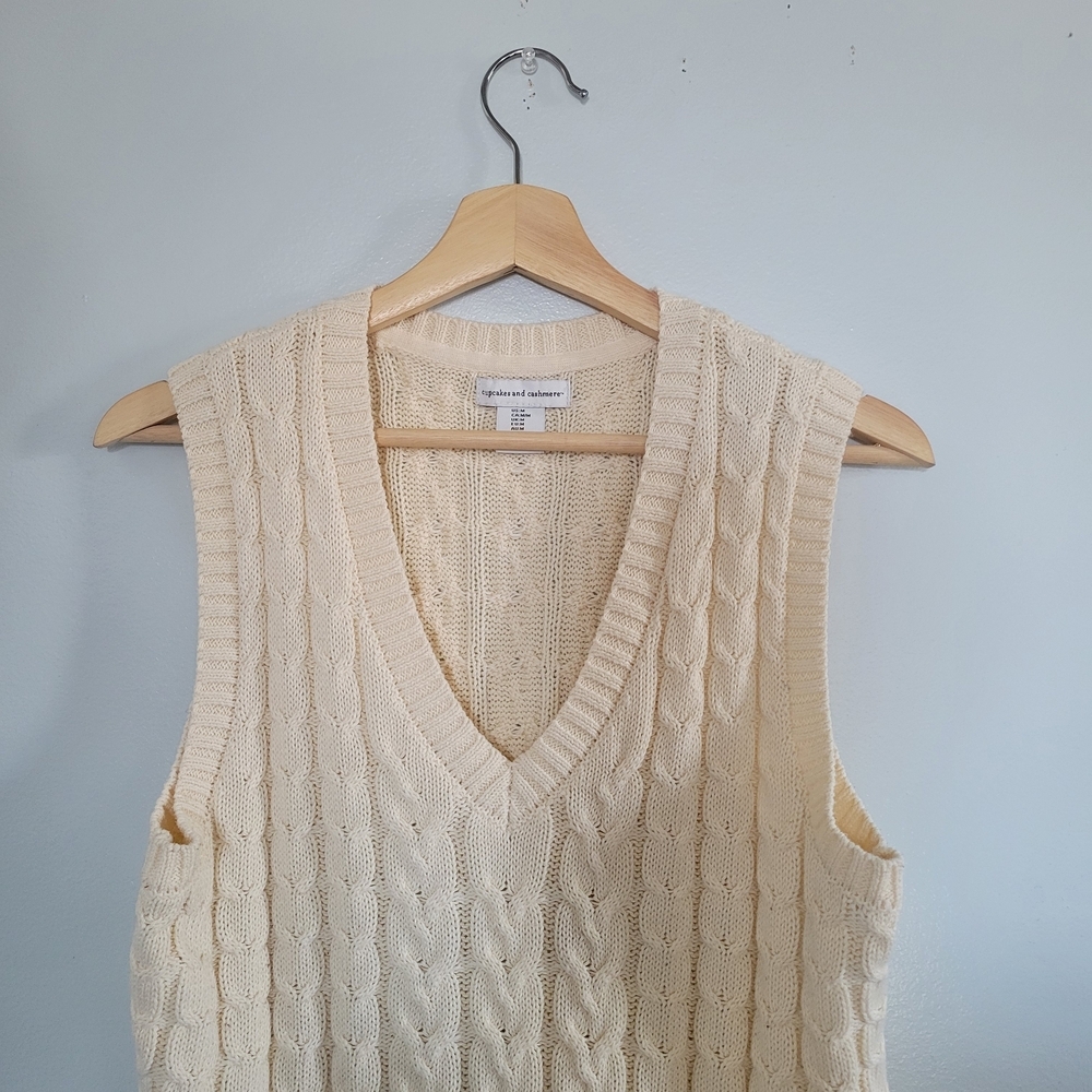 CUPCAKES & CASHMERE Size M Cream Cable Knit V-Neck Sweater Vest - Picture 4 of 8